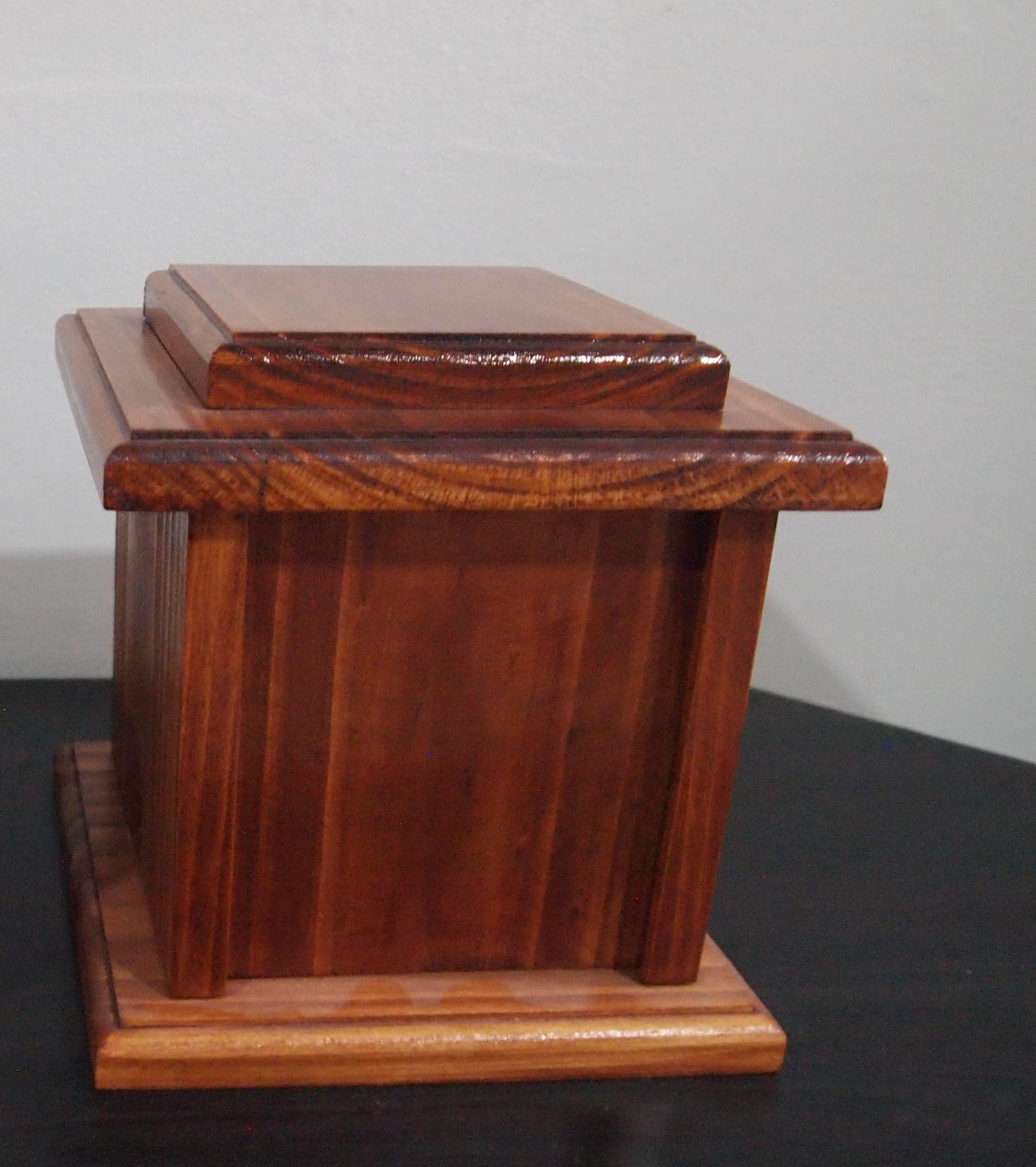 Urna de madera para cenizas de Funeraria San Rafael de Coronado
